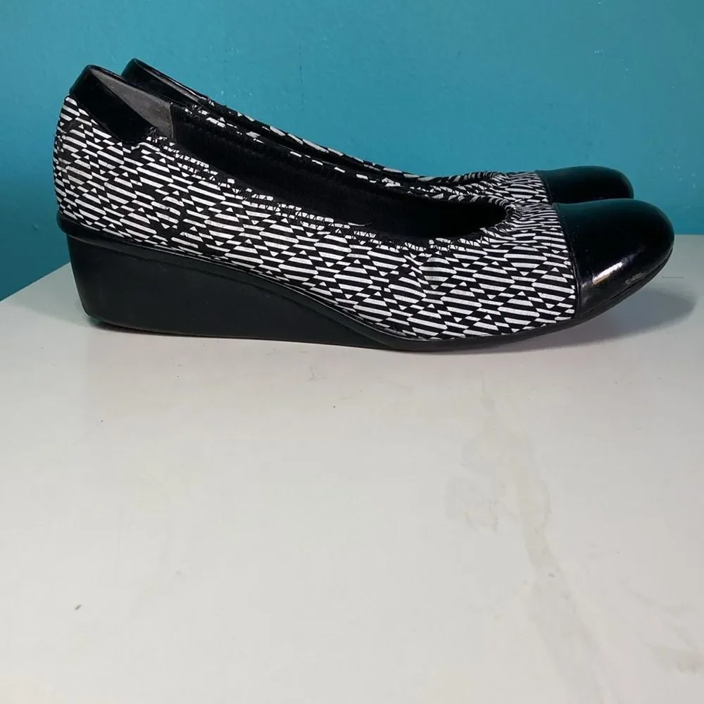 Roz Hommerson 1.5” Wedge Heels Womens Size 9 Slip On Shoes